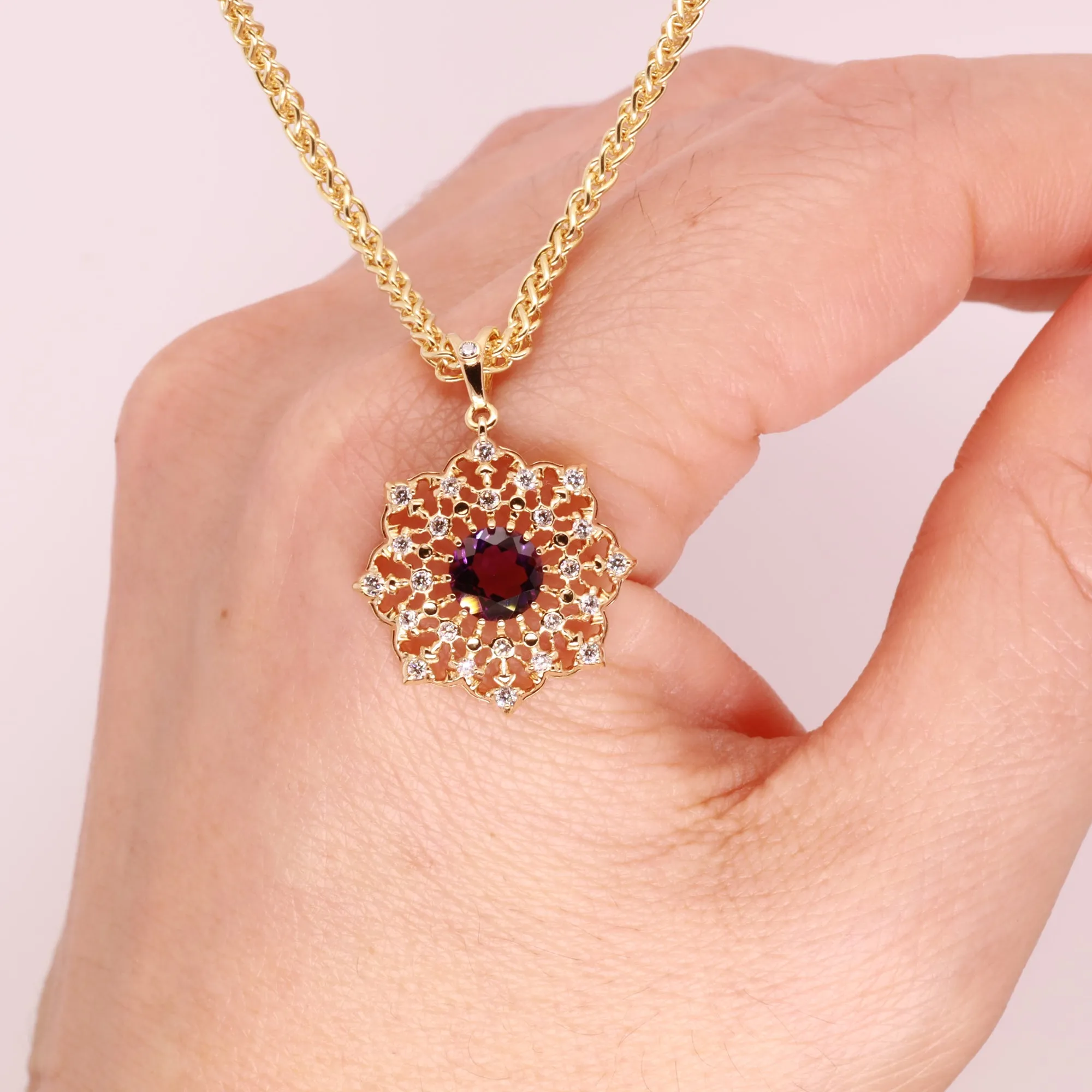 "Diamond Lace" Pendant with Amethyst in 18K Yellow Gold