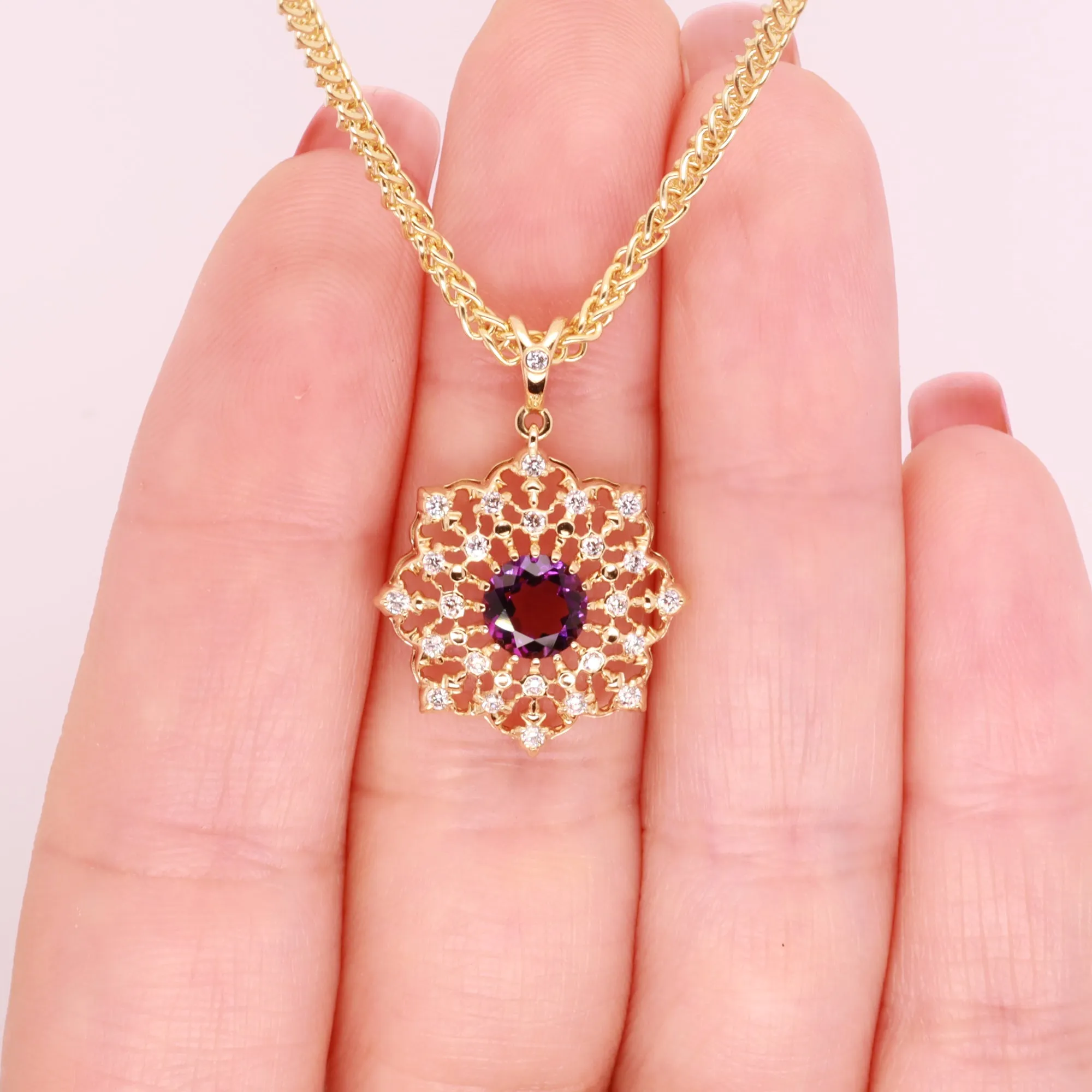 "Diamond Lace" Pendant with Amethyst in 18K Yellow Gold