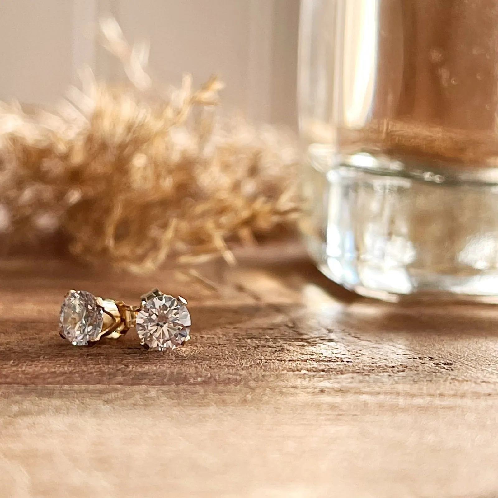 Round stud earrings CZ