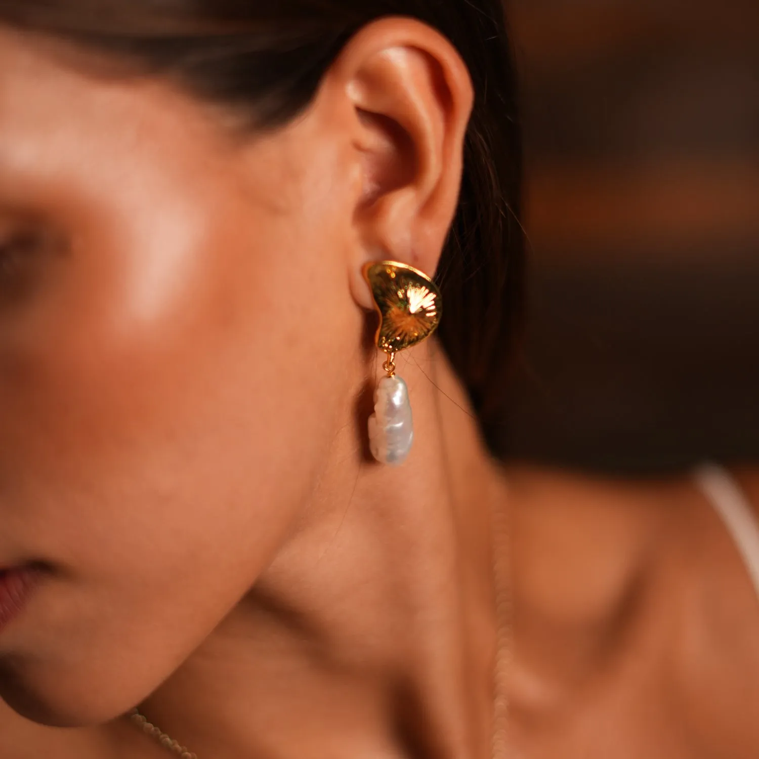 Sea Shell Design Pearl Dangle Earrings