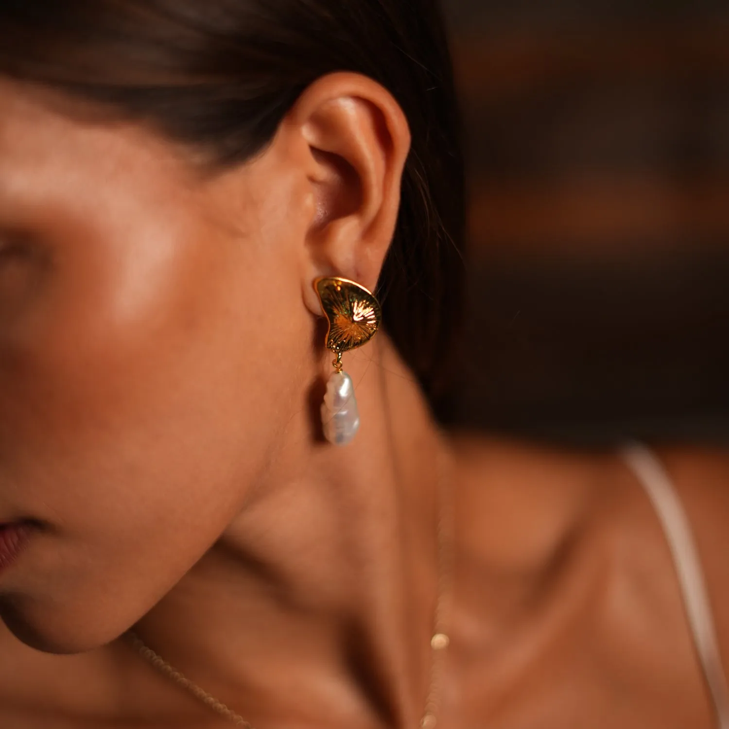 Sea Shell Design Pearl Dangle Earrings
