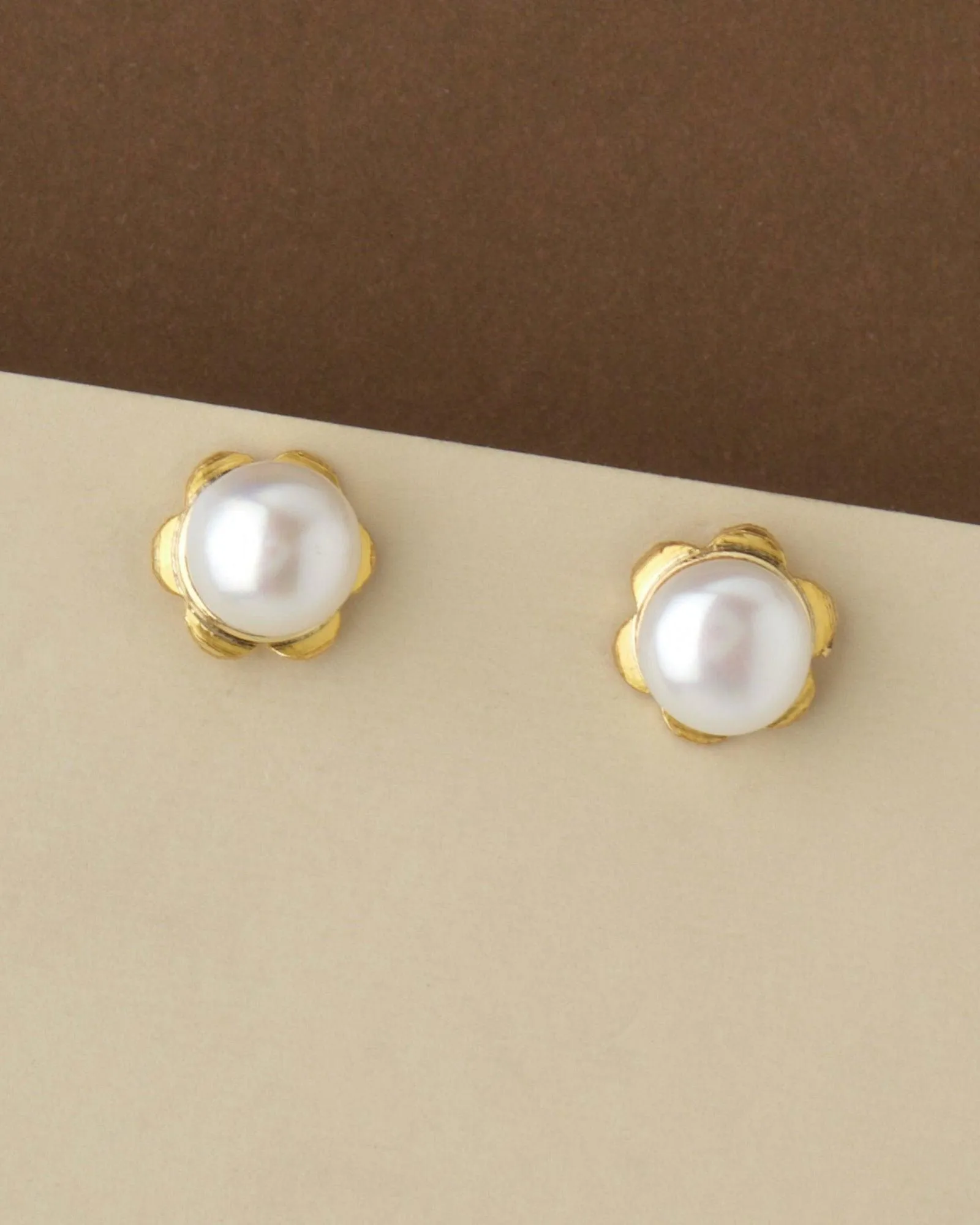 Simple Pearl Stud Earring