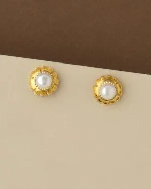 Simple Pearl Stud Earring