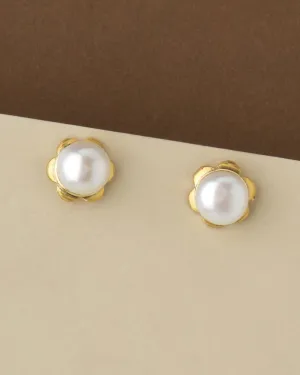 Simple Pearl Stud Earring