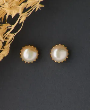 Simple Pearl Stud Earring