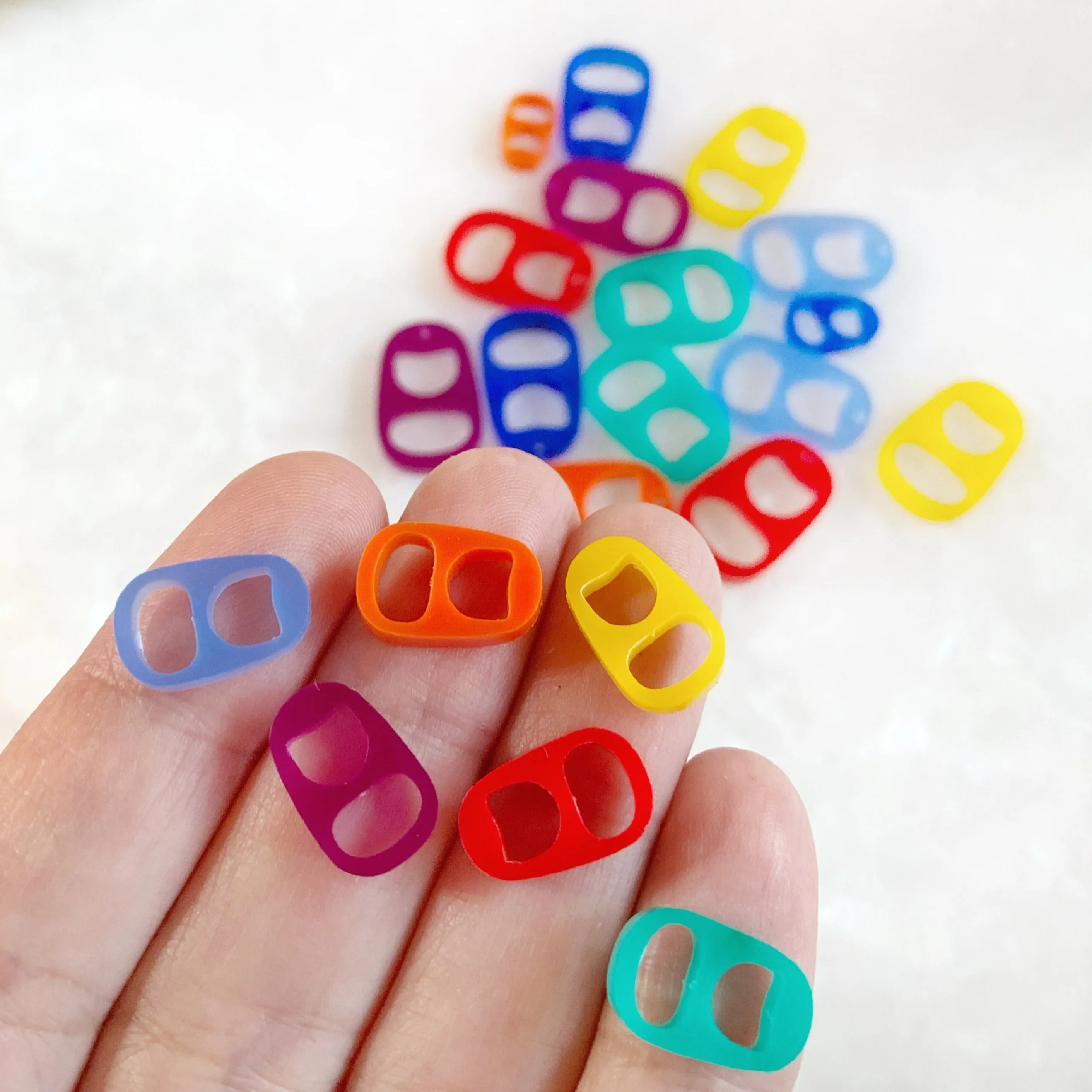 Soda pop tabs charms / anillas de latas / 10 Pieces, 15mm