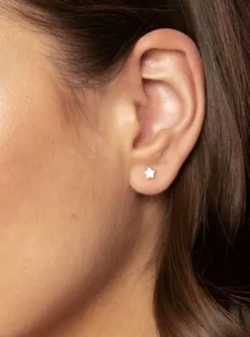 SOLID GOLD STAR STUDS