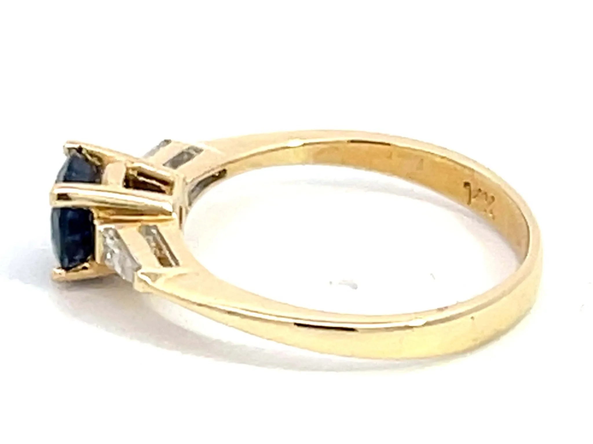 Solitaire Blue Sapphire with Baguette Diamond Accents Ring in 14k Yellow Gold