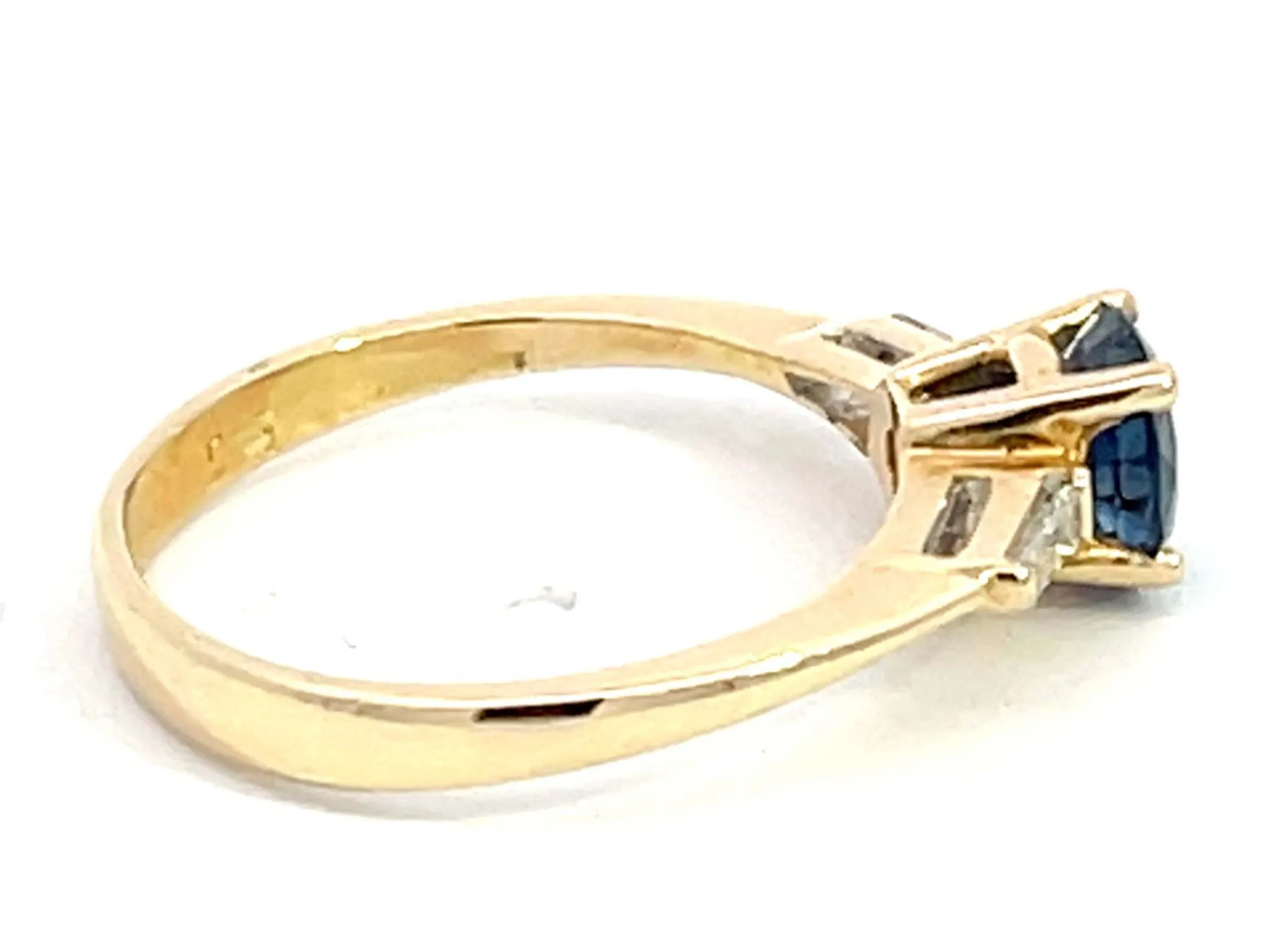 Solitaire Blue Sapphire with Baguette Diamond Accents Ring in 14k Yellow Gold