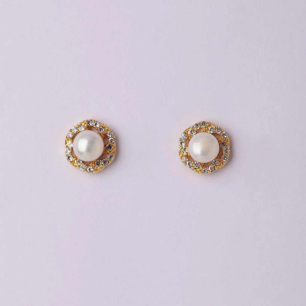 Sweet & Simple Pearl Stud Earring