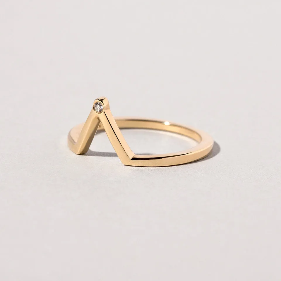 Triangle Band - Single Bezel-Set Diamond
