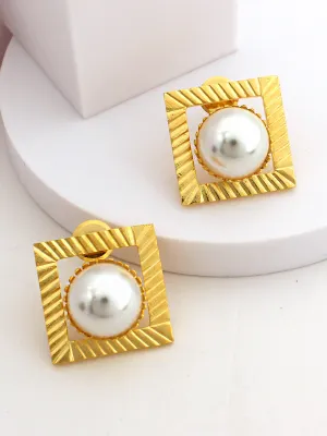 Vivica Stud Earrings
