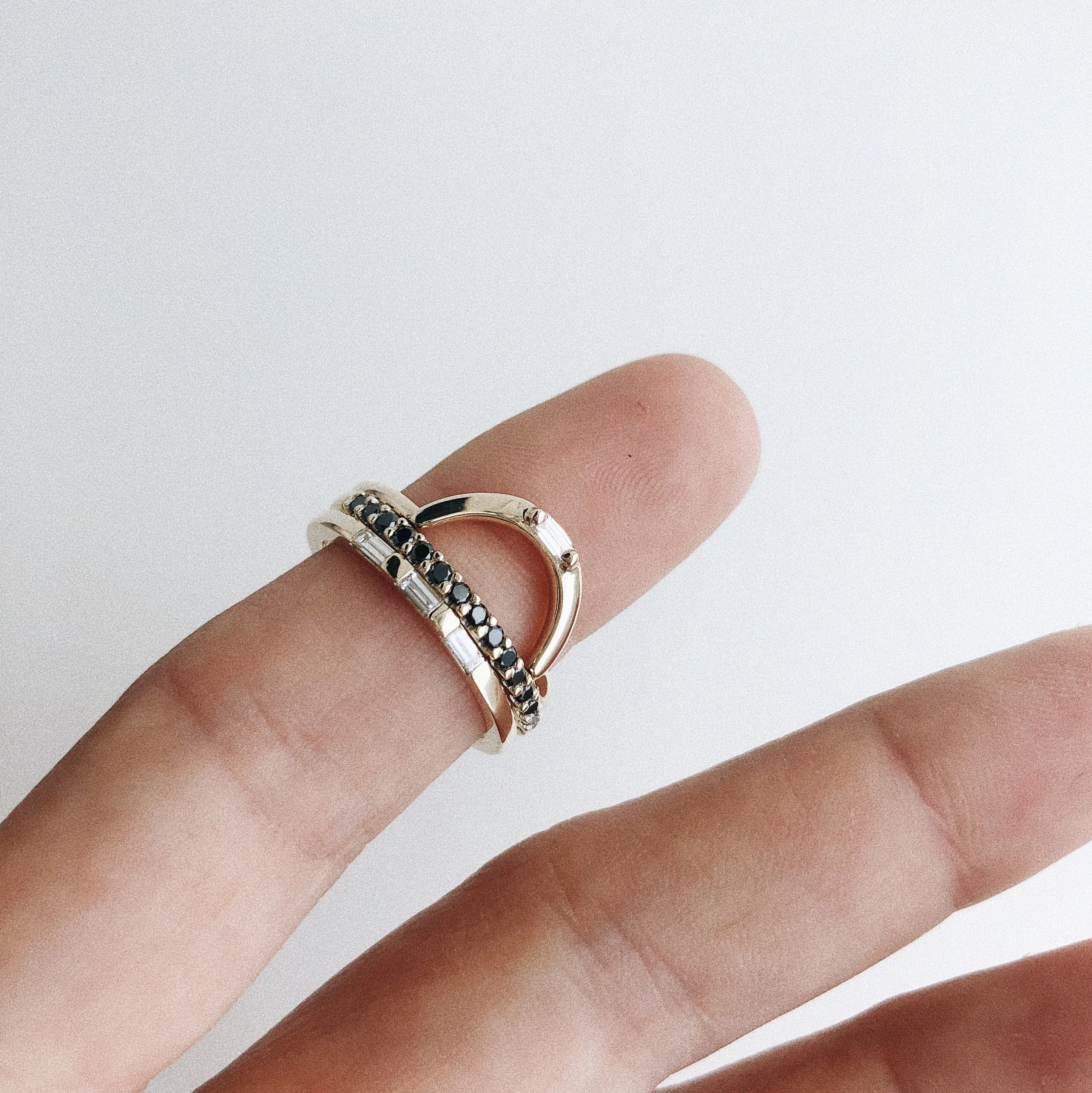 White Baguette Diamond Arch Band in Yellow Gold