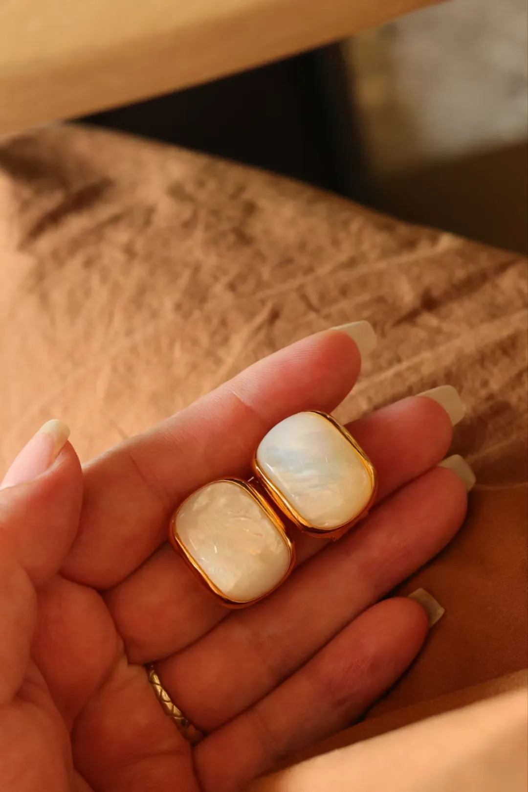 White Mother-of-Pearl Square Earrings