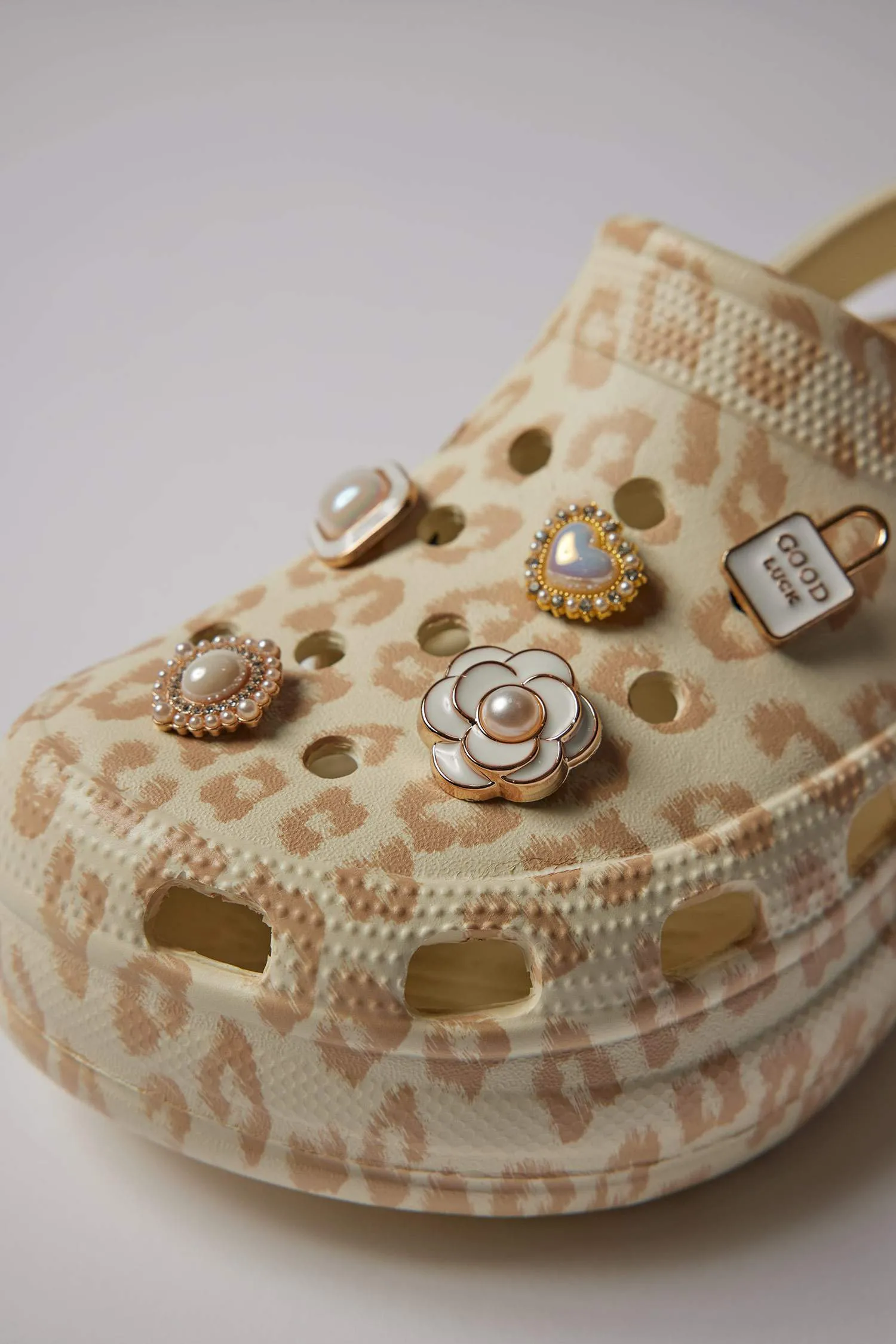 Women 5-Piece Gold Slipper Ornament