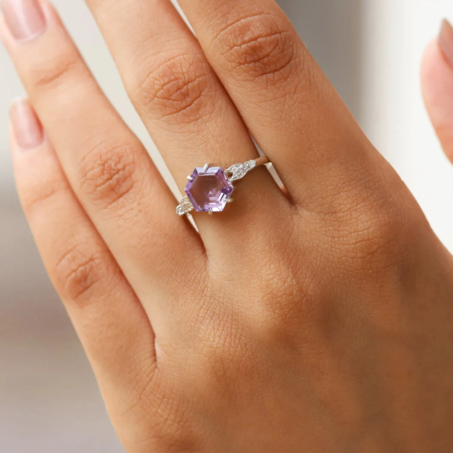 Yoshi Hexagon Amethyst with Leaves Band